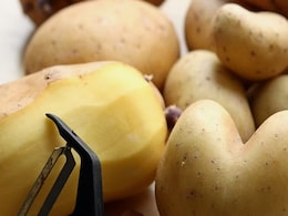 आलू से बनने वाले ये 5 फेस पैक्स चांद सा चमका देंगे चेहरा, Potato Face Pack बनाकर लगा लीजिए आप भी  आलू से बनने वाले ये 5 फेस पैक्स चांद सा चमका देंगे चेहरा, Potato Face Pack बनाकर लगा लीजिए आप भी