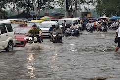 दिल्ली-NCR में जमकर बारिश, कई जगह जलभराव, ट्रैफिक की समस्या बढ़ी दिल्ली-NCR में जमकर बारिश, कई जगह जलभराव, ट्रैफिक की समस्या बढ़ी