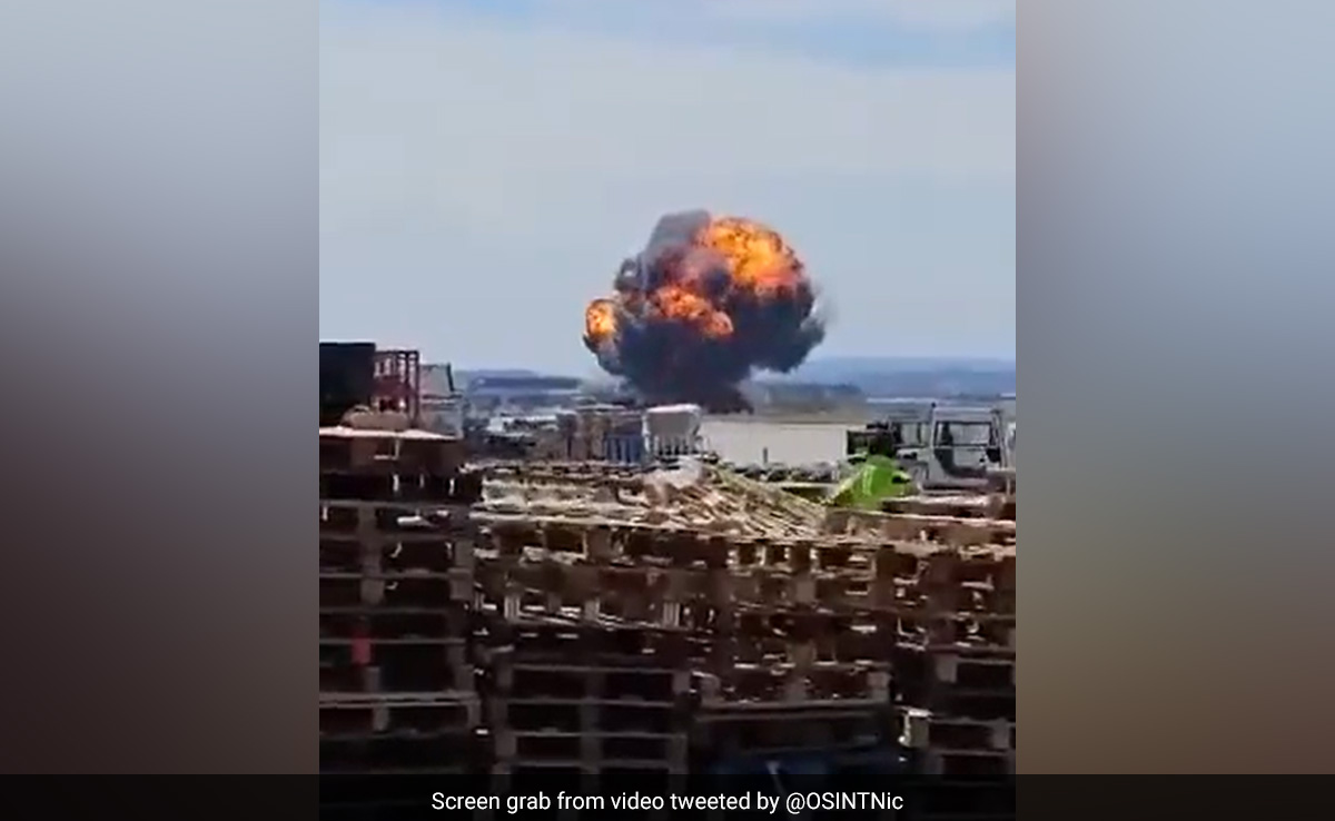 स्‍पेन में लड़ाकू विमान के दुर्घटनाग्रस्‍त होने के बाद उठा आग का गोला, वीडियो वायरल 