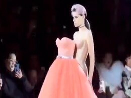 अजीबो-गरीब फैशन देखकर  फैंस बोले 'ये कैसा फैशन सेंस है?' सोशल मीडिया पर वीडियो हुआ वायरल अजीबो-गरीब फैशन देखकर  फैंस बोले 'ये कैसा फैशन सेंस है?' सोशल मीडिया पर वीडियो हुआ वायरल