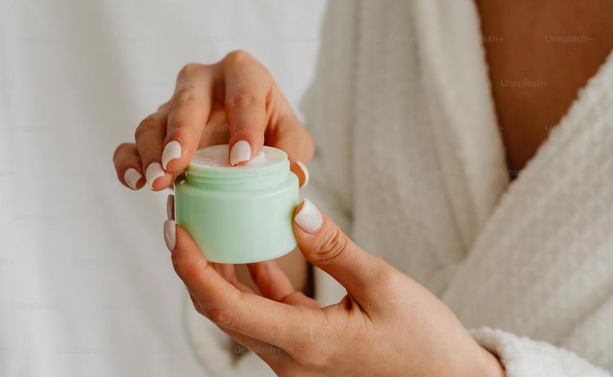 Best Ways To Include Retinol To Your Routine Without Irritating The Skin