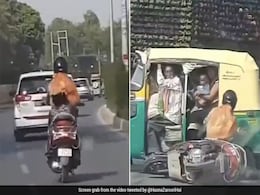 सामने से आ रहे ऑटो से टकराई स्कूटी सवार लड़की, लोगों ने कहा- पापा की परी का कमाल सामने से आ रहे ऑटो से टकराई स्कूटी सवार लड़की, लोगों ने कहा- पापा की परी का कमाल