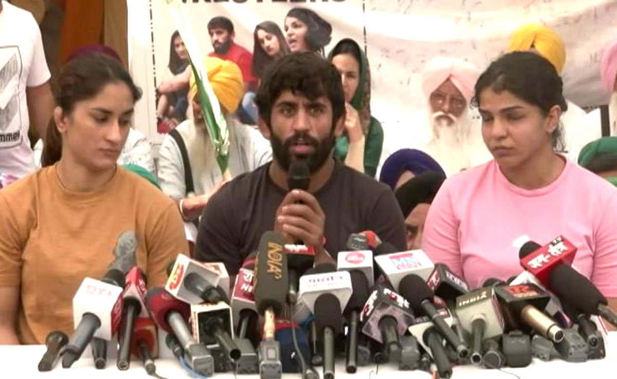All Women Complainants Ready For Narco Test Against Brij Bhushan Singh After His Challenge 88 Vinesh Phogat, Brij Bhushan Sharan Singh: "Telecast It Live": Protesting Wrestlers Take Up Federation Chief's Dare
