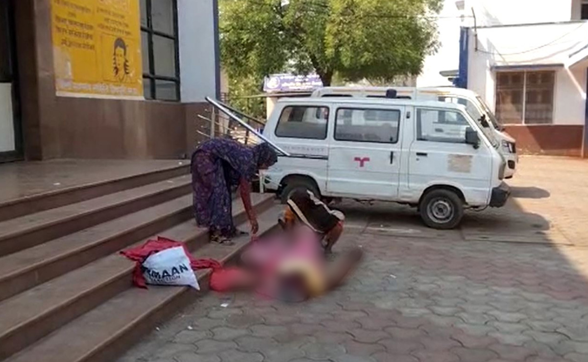 Woman Delivers Baby Outside Madhya Pradesh Hospital