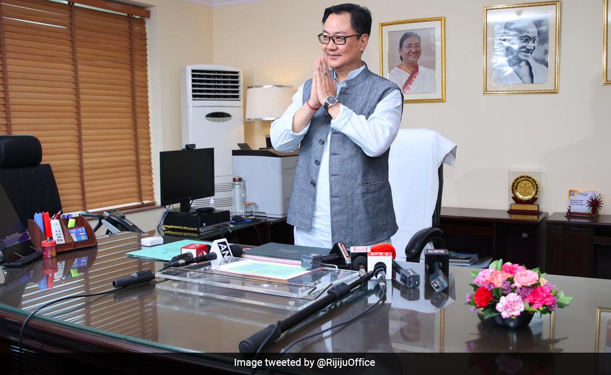 आज राजनीति पर बात करने का दिन नहीं : भू-विज्ञान मंत्रालय का पदभार संभालने के बाद किरेन रिजिजू