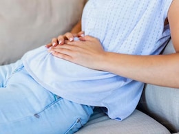 आसानी से नहीं चलता ओवेरियन कैंसर के लक्षणों का पता, इनमें से कोई एक भी दिखे तो हो जाएं अलर्ट!