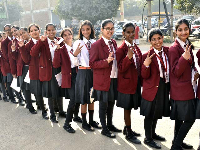CBSE Exam Time Table : CBSE बोर्ड ने 10वीं, 12वीं बोर्ड परीक्षा 2024 की बदली डेटशीट, देखिये किन पेपरों की तारीखों में हुआ बदलाव