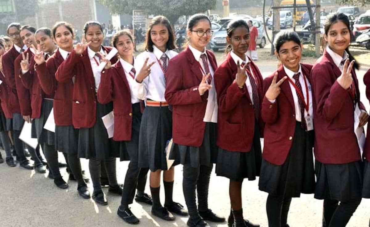CBSE 10वीं में 95% से ज्यादा स्कोर करने वाले 55 हजार से ज्यादा छात्र, टॉपर्स को क्या मिलता है फायदा?