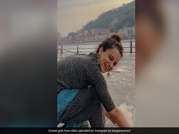 VIDEO: कंगना रनौत ने हरिद्वार में लिया चाय-पकौड़ों का मजा, पानी संग यूं खेलती दिखीं पंगा क्वीन VIDEO: कंगना रनौत ने हरिद्वार में लिया चाय-पकौड़ों का मजा, पानी संग यूं खेलती दिखीं पंगा क्वीन