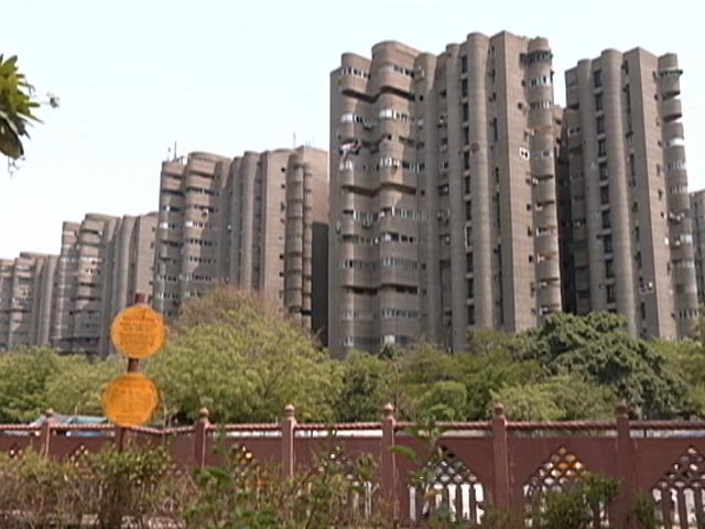 अटकी हुई नोएडा आवासीय परियोजनाओं का दो सप्ताह के भीतर समाधान करने की योजना : उप्र के अधिकारी