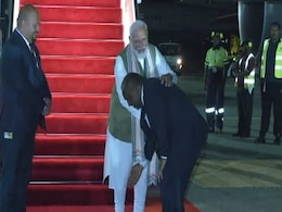 पापुआ न्यू गिनी पहुंचे प्रधानमंत्री मोदी,पीएम मारापे ने पैर छूकर किया ग्रैंड वेलकम पापुआ न्यू गिनी पहुंचे प्रधानमंत्री मोदी,पीएम मारापे ने पैर छूकर किया ग्रैंड वेलकम