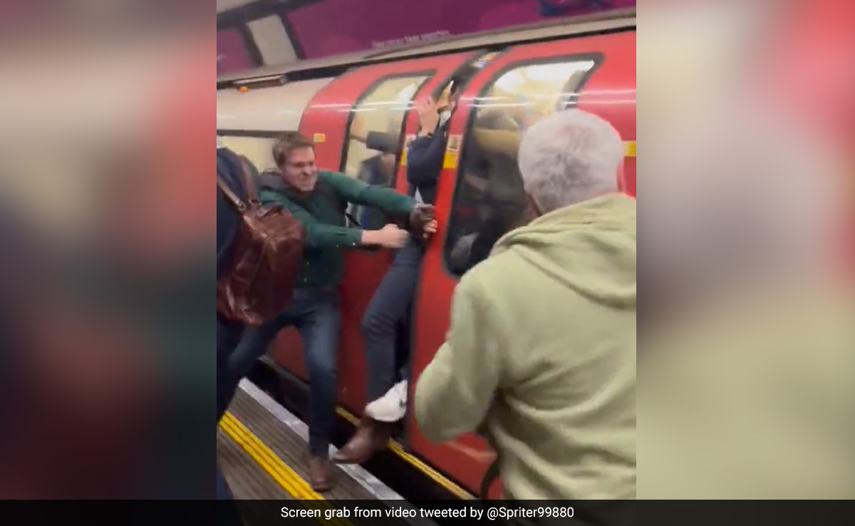 Video: Passengers Smash Their Way Out Of Tube Train In London Following Fire Alert