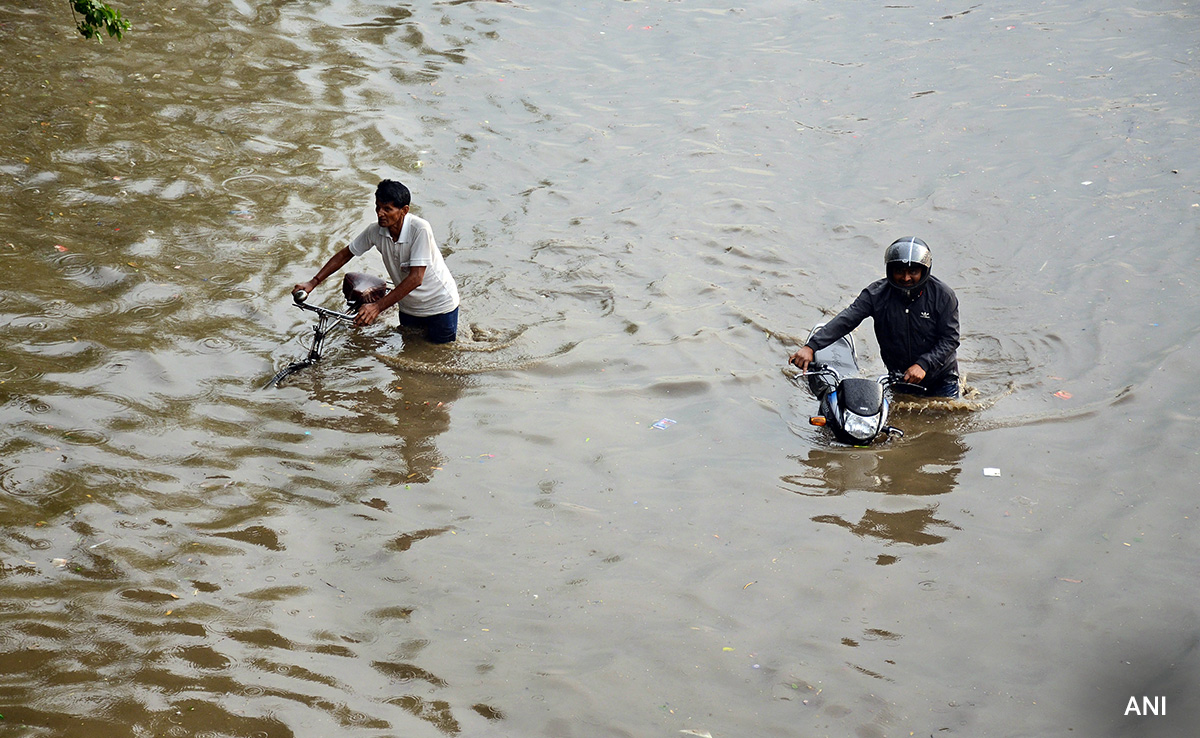 Downpour In Gurugram, Waterlogging At Over 25 Areas, Including Expressway