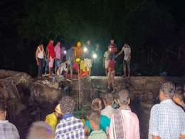 Odisha Train Accident: मौत के मंजर के बीच 'जिंदगी' बचाने उतरे लोग, ऐसे की घायलों की मदद Odisha Train Accident: मौत के मंजर के बीच 'जिंदगी' बचाने उतरे लोग, ऐसे की घायलों की मदद