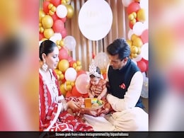 VIDEO: बिपाशा बसु की 6 महीने की बेटी ने पहनी साड़ी, कुछ यूं हुई मुखे भात की रस्म VIDEO: बिपाशा बसु की 6 महीने की बेटी ने पहनी साड़ी, कुछ यूं हुई मुखे भात की रस्म