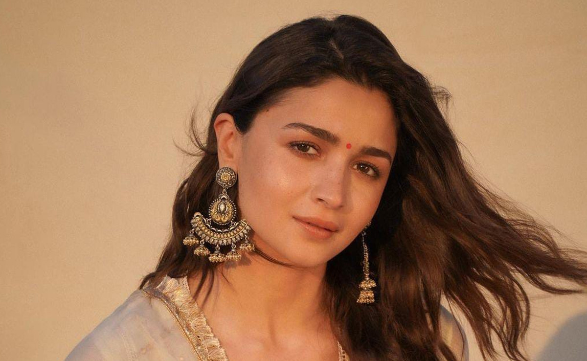 वही क्यूट चेहरा, वही डिंपल वाली स्माइल...आलिया भट्ट की इस हमशक्ल को देख रणबीर को भी लगेगा धक्का, बोलेंगे- OMG जादू!