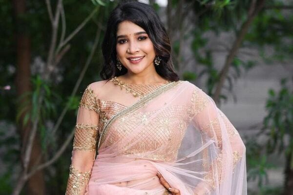 Sakshi Agarwal Inspires With Her Passion for Intense Workouts