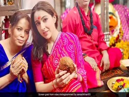 मंदिर में सारा अली खान के साड़ी वाले लुक ने किया इंप्रेस, फैन्स बोले - ये हुई ना बात मंदिर में सारा अली खान के साड़ी वाले लुक ने किया इंप्रेस, फैन्स बोले - ये हुई ना बात