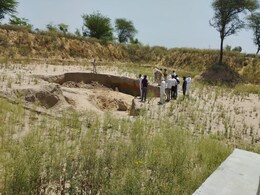 हरियाणा : खुदाई के दौरान मिट्टी ढहने से तीन महिलाओं की मौत, चार को अस्पताल में कराया भर्ती  हरियाणा : खुदाई के दौरान मिट्टी ढहने से तीन महिलाओं की मौत, चार को अस्पताल में कराया भर्ती