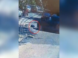 Video Shows Sanitation Worker Run Over By Car In Mumbai, 2 Arrested Video Shows Sanitation Worker Run Over By Car In Mumbai, 2 Arrested