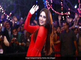 करीना ने मधुर भंडारकर की इस फिल्म के लिए दो घंटे में पहनी थीं 130 ड्रेसेस, कपड़ों से कम बजट में डायरेक्टर बना चुके थे 'चांदनी बार' मूवी करीना ने मधुर भंडारकर की इस फिल्म के लिए दो घंटे में पहनी थीं 130 ड्रेसेस, कपड़ों से कम बजट में डायरेक्टर बना चुके थे 'चांदनी बार' मूवी