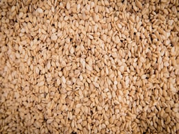 Sesame Seeds: विंटर सुपरफूड हैं तिल, छोटे-छोटे दाने देते हैं सेहत को कई चत्मकारी फायदे, बढ़ता है एनर्जी लेवल Sesame Seeds: विंटर सुपरफूड हैं तिल, छोटे-छोटे दाने देते हैं सेहत को कई चत्मकारी फायदे, बढ़ता है एनर्जी लेवल
