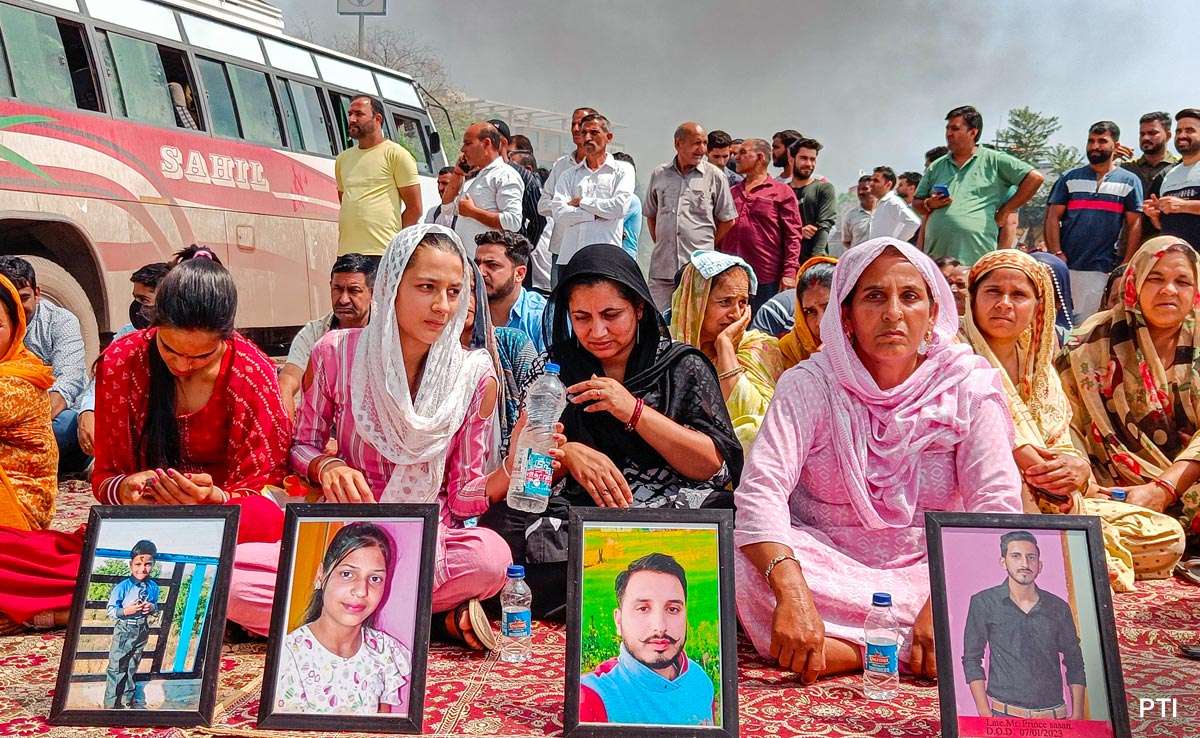 Families Of Jammu Twin Terror Attack Victims Block Highway, Demand Justice