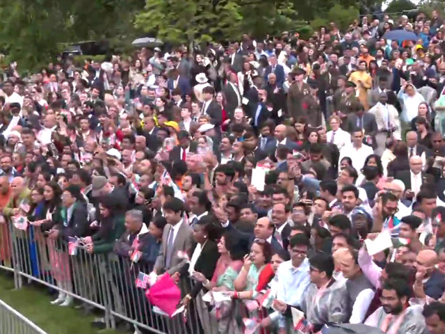 Crowd Of Indians Gather At White House To Witness PM Modi's Welcome Reception