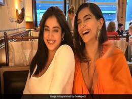 Keeping Up With The Kapoors: Sonam And Janhvi In A Pic Shared By Rhea Keeping Up With The Kapoors: Sonam And Janhvi In A Pic Shared By Rhea
