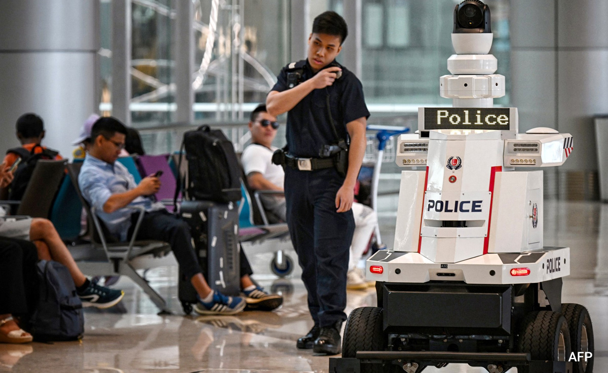 Patrol Robot The "Latest Addition" To Singapore Police's Arsenal