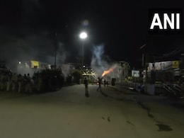 मणिपुर के कांगपोकपी में गोलीबारी में दो ‘दंगाइयों’ की मौत, आंसू गैस के गोले छोड़े गए मणिपुर के कांगपोकपी में गोलीबारी में दो ‘दंगाइयों’ की मौत, आंसू गैस के गोले छोड़े गए