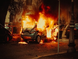 US Woman Was Shoplifting When Her Car With 2 Children Inside Burst Into Flames US Woman Was Shoplifting When Her Car With 2 Children Inside Burst Into Flames