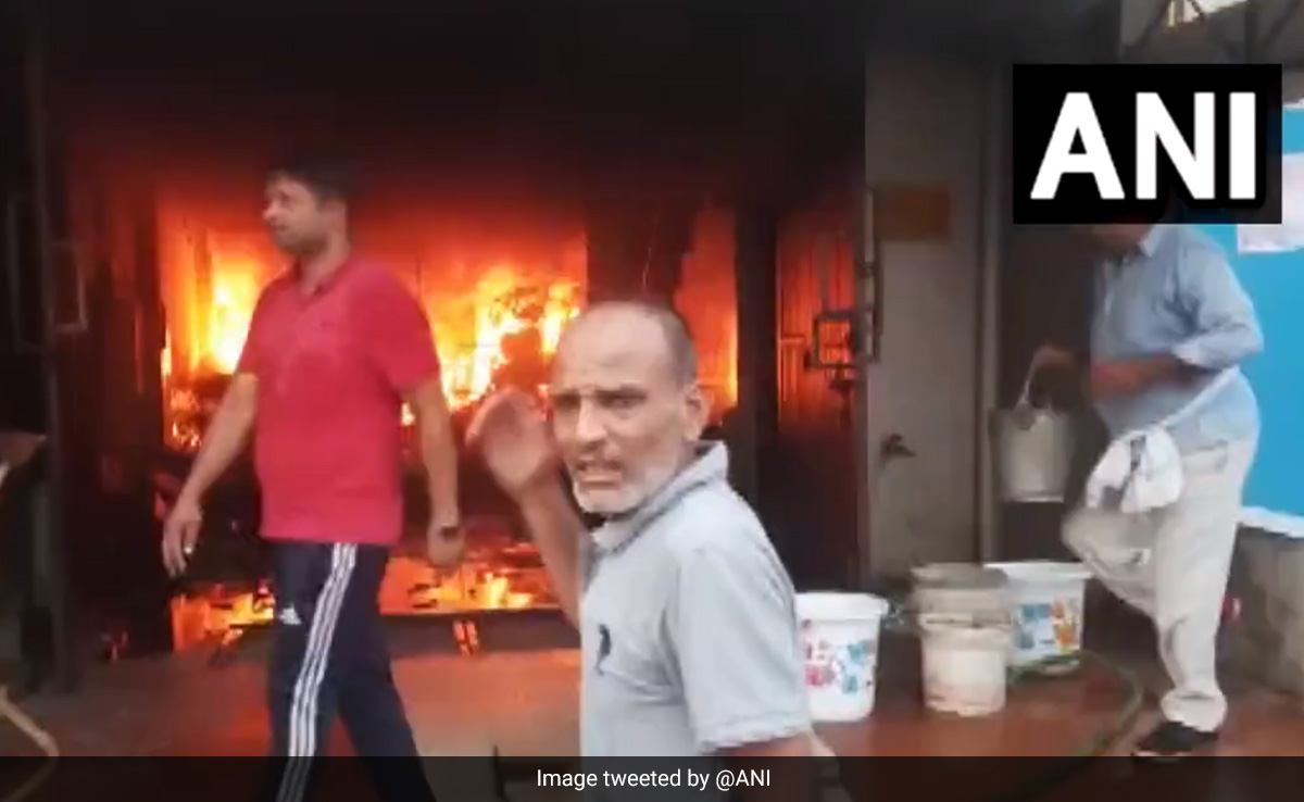 2 Dead In Ghaziabad Building Fire, 9 Rescued; Short Circuit Suspected