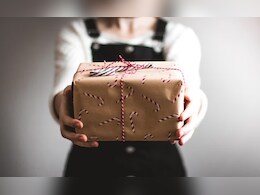 Astro rules for Gifts: बैडलक से बचना है तो कभी भूलकर भी न दें किसी को ये 10 गिफ्ट 