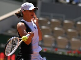 Iga Swiatek Powers Into French Open Third Round, Jannik Sinner Out