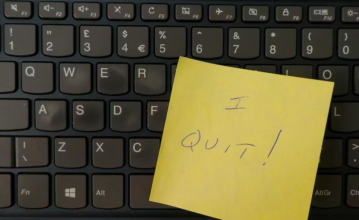 इस्तीफा देने पर कर्मचारी से नाराज़ हो गया बॉस, कहा- नहीं बढ़ेगी सैलरी, जिंदगीभर यहीं करोगे काम क्योंकि...