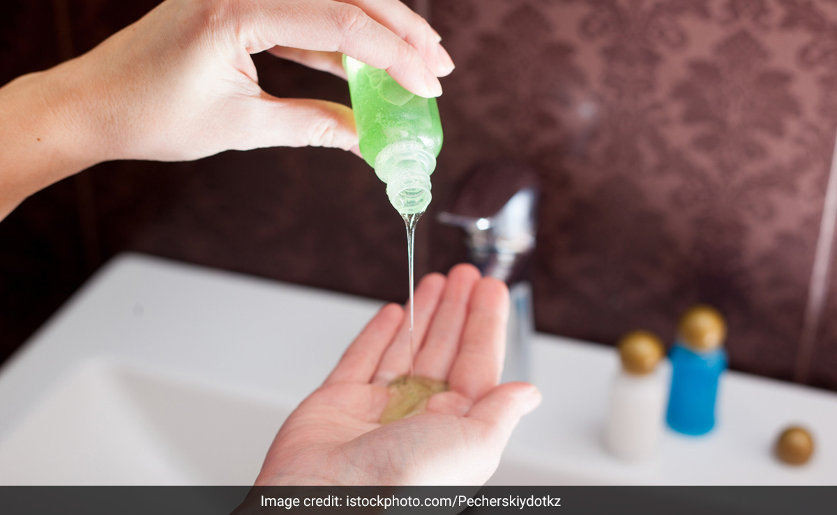Herbal Shampoo: घर में आसानी से बना लीजिए यह हर्बल शैंपू, हेयर ग्रोथ में मिलेगी मदद, बाल बनेंगे घने और मुलायम 