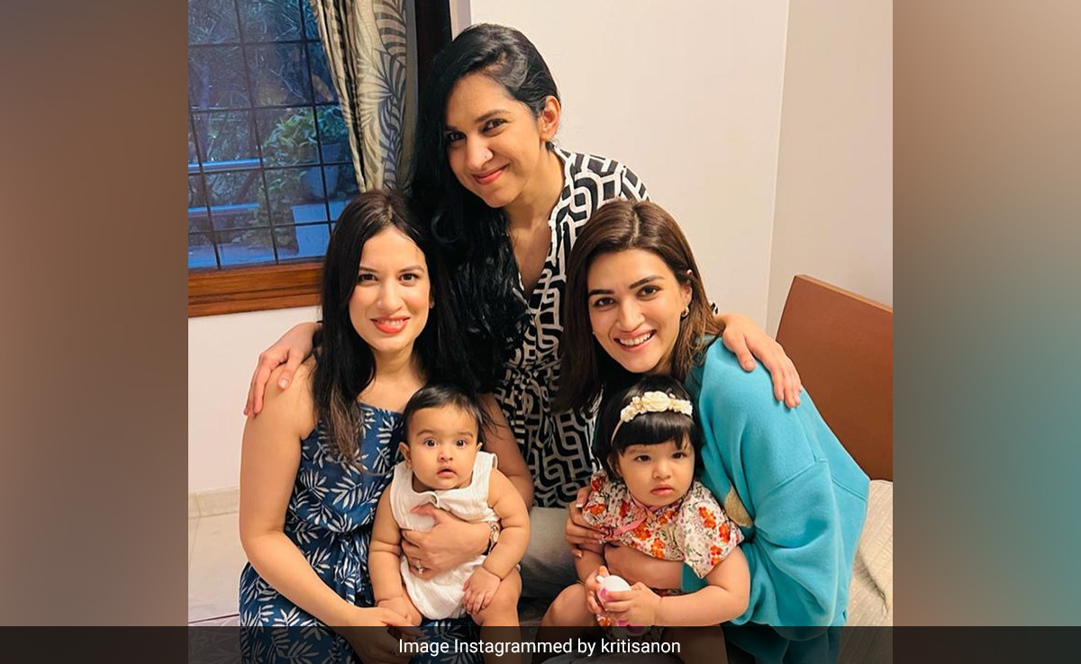 Kriti Sanon Shares Pics With Her "Girl Gang": "The Kinda Love I Needed"