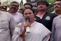 पहलवानों के समर्थन में ममता बनर्जी ने कोलकाता में की रैली , कहा - 'हम पहलवानों के साथ' पहलवानों के समर्थन में ममता बनर्जी ने कोलकाता में की रैली , कहा - 'हम पहलवानों के साथ'