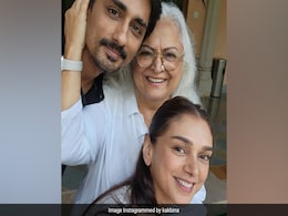 अदिति राव हैदरी और सिद्धार्थ की नई फोटो वायरल, सुबह-सुबह इस एक्ट्रेस के घर पहुंचे दोनों अदिति राव हैदरी और सिद्धार्थ की नई फोटो वायरल, सुबह-सुबह इस एक्ट्रेस के घर पहुंचे दोनों