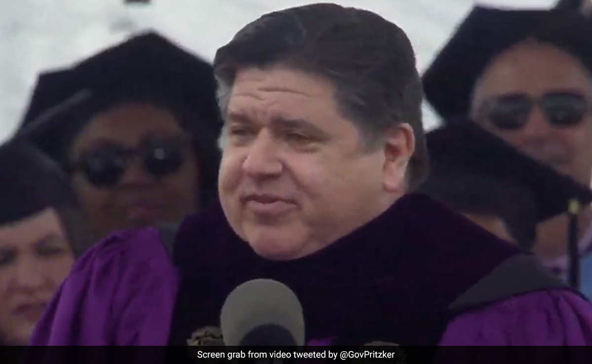 The Graduation Speech That Is Winning The Internet: "How To Spot An Idiot"