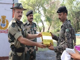 ईद उल अजहा पर BSF और पाक रेंजर्स के बीच हुआ मिठाइयों का आदान-प्रदान  ईद उल अजहा पर BSF और पाक रेंजर्स के बीच हुआ मिठाइयों का आदान-प्रदान