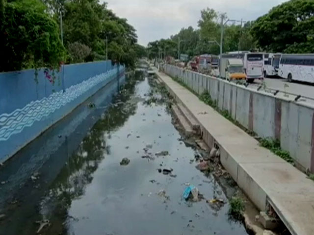 बेंगलुरु में नाले अभी भी लबालब, पिछले साल की तस्वीरें डरा रही हैं