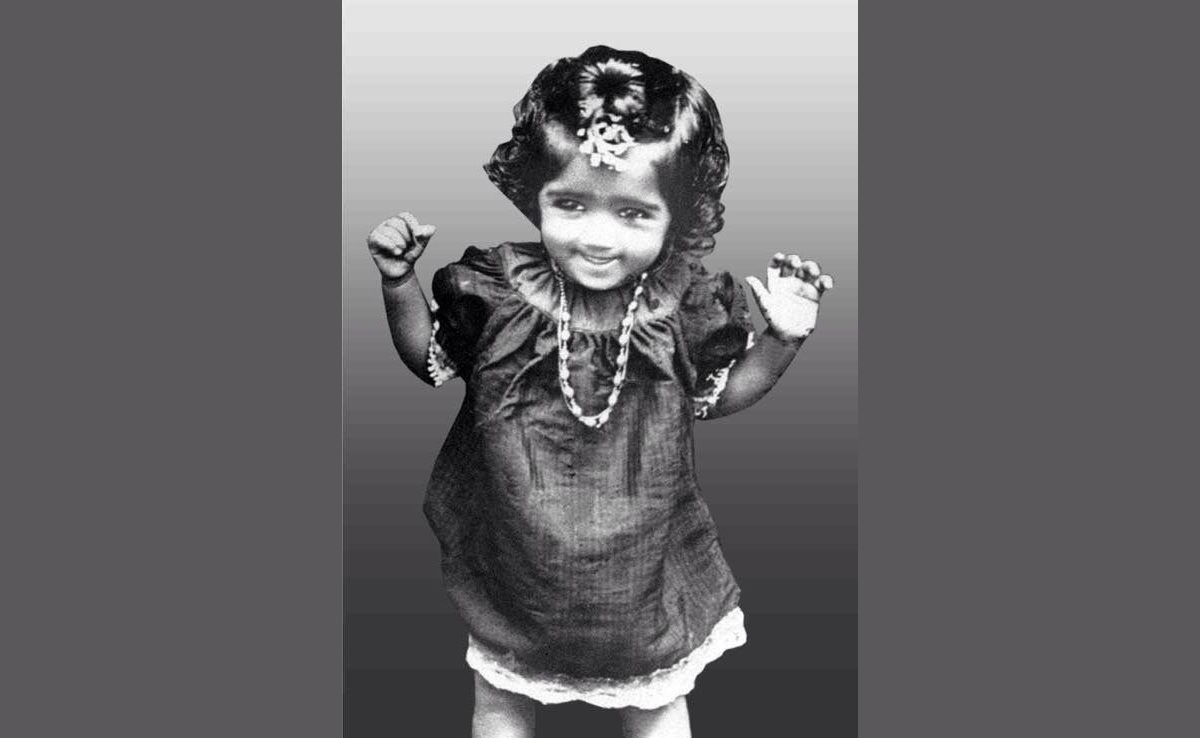 इंडस्ट्री को दिए 80 साल, जिम्मेदारी के चलते नहीं की शादी...फोटो में दिख रही बच्ची कहलाई दुनिया की सबसे मशहूर सेलेब्रिटी, पहचाना क्या?