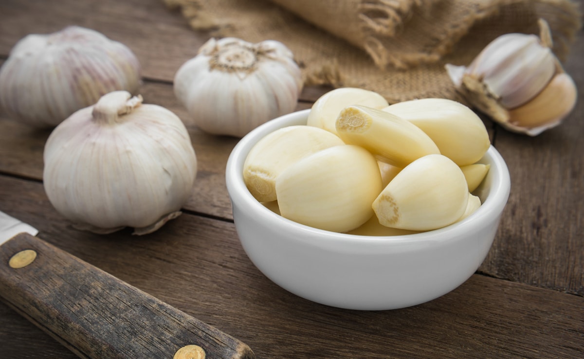 Raw Garlic | Know All About Raw Garlic at NDTV Food