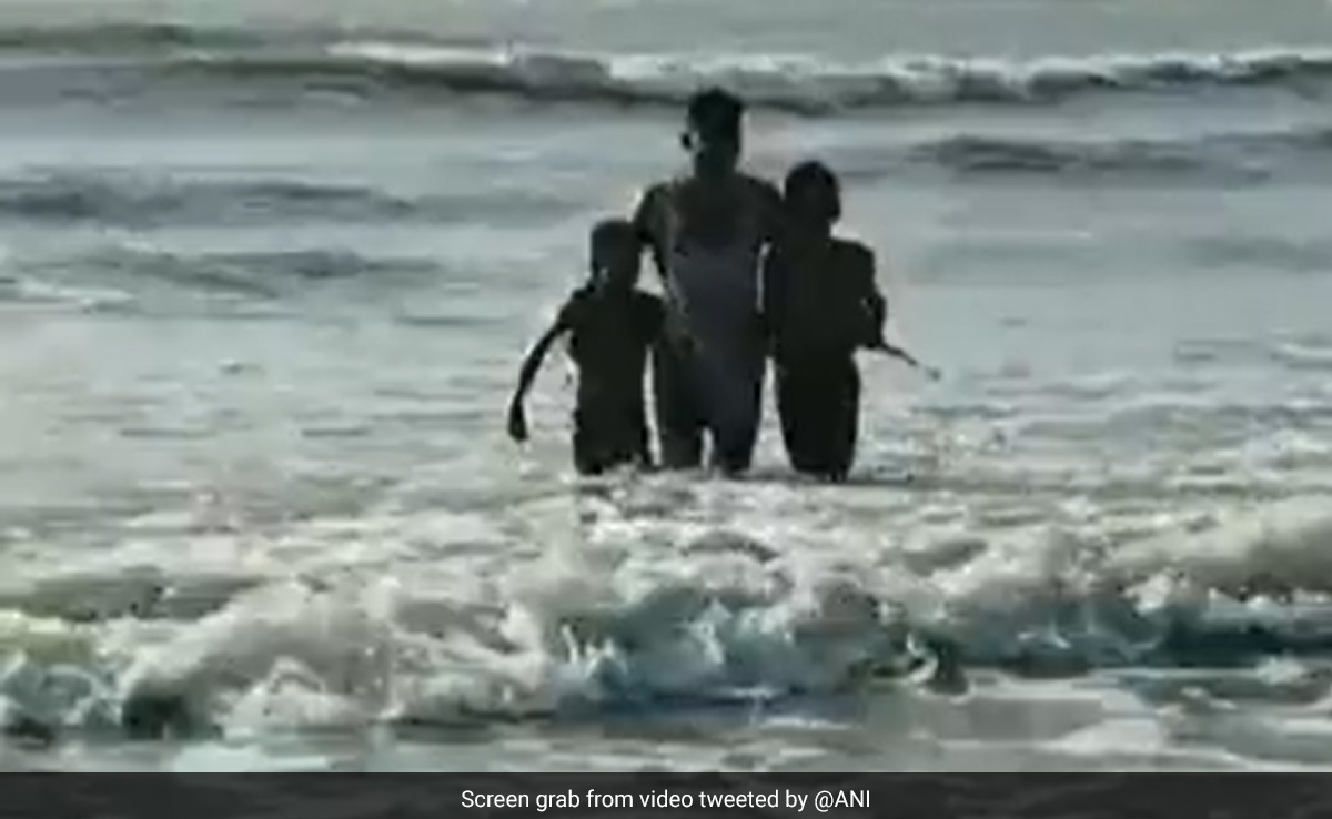 On Camera, Constable Saves Two Children From Drowning At Mumbai's Juhu Beach