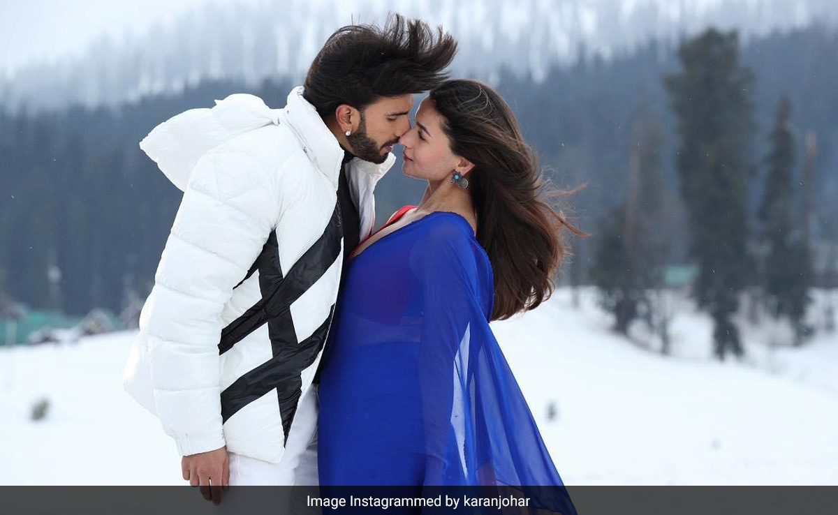 To Alia Bhatt From Karan Johar, Apology For Making Her Freeze In Chiffon <i>Saree</i>