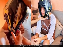 लड़के के सिर पर अटक गया हेलमेट, वीडियो देख लोग बोले- ऐसे कौन पहनता है लड़के के सिर पर अटक गया हेलमेट, वीडियो देख लोग बोले- ऐसे कौन पहनता है
