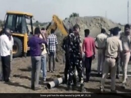 2-Year-Old Girl Falls Into 300-Foot Deep Borewell In Madhya Pradesh, Rescue Ops On 2-Year-Old Girl Falls Into 300-Foot Deep Borewell In Madhya Pradesh, Rescue Ops On