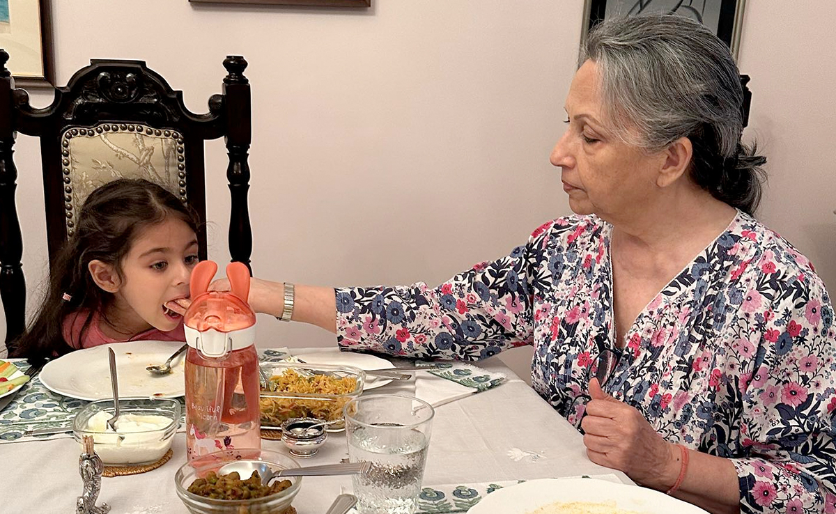 Sharmila Tagore Feeding Inaaya With Her Hands Is Pure Love&nbsp;